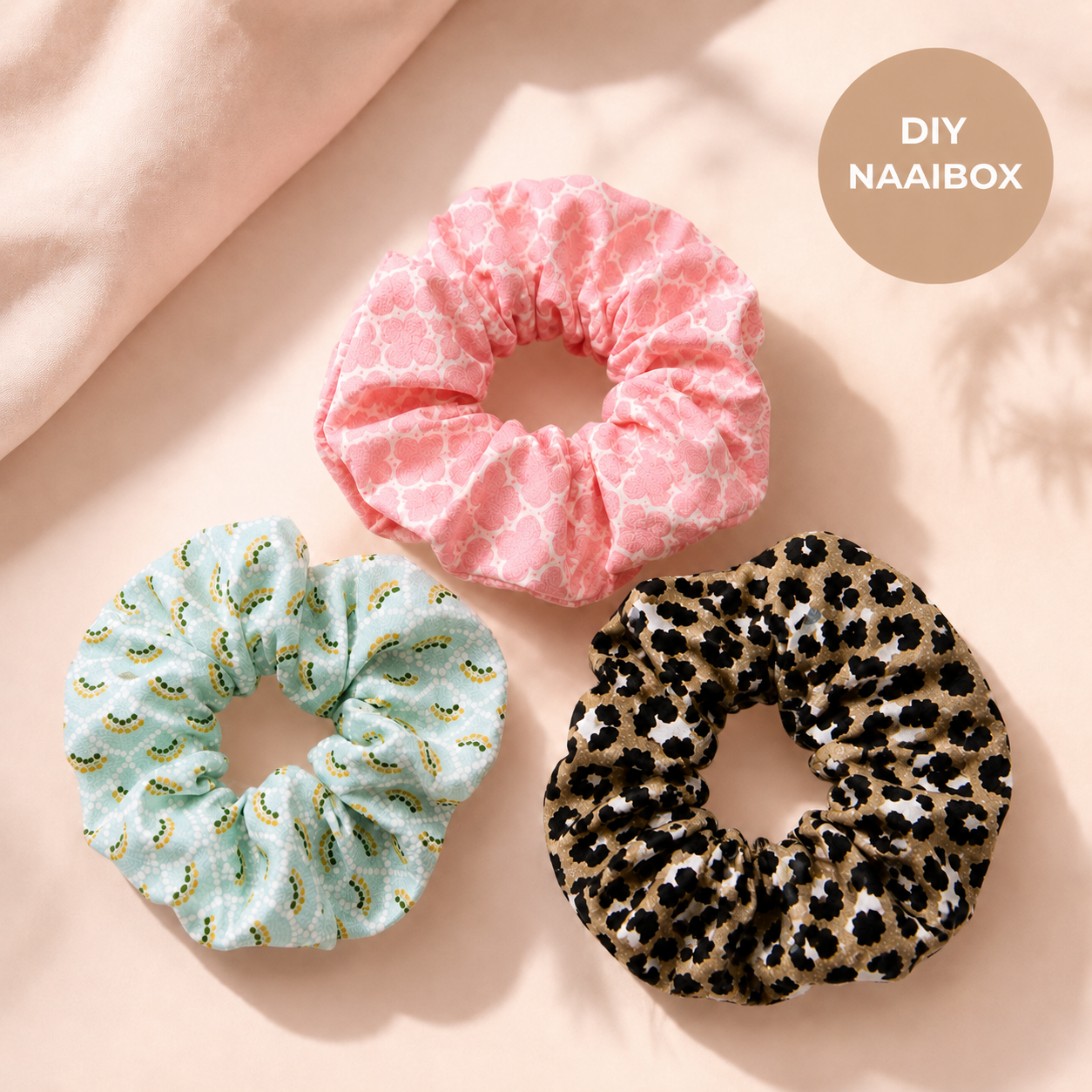 Atelier KVG DIY-naaibox om zelf drie scrunchies te maken