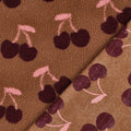 Bruine teddy fleece met bordeauxrode kersen en roze steeltjes