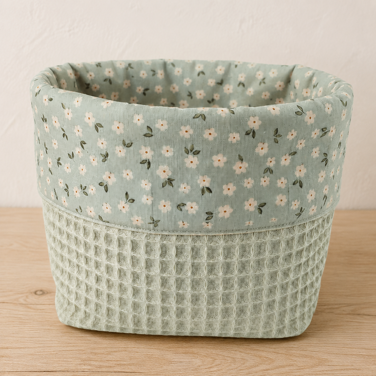Muntgroen stoffen mandje zonder kantje uit de DIY Box van Atelier KVG