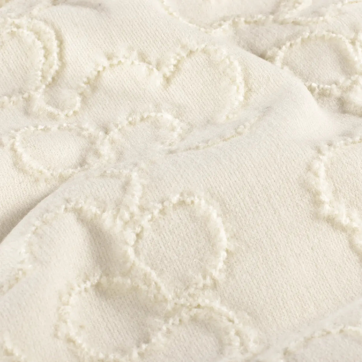 Detail van gebroken witte heavy knit jacquard met abstract reliëf
