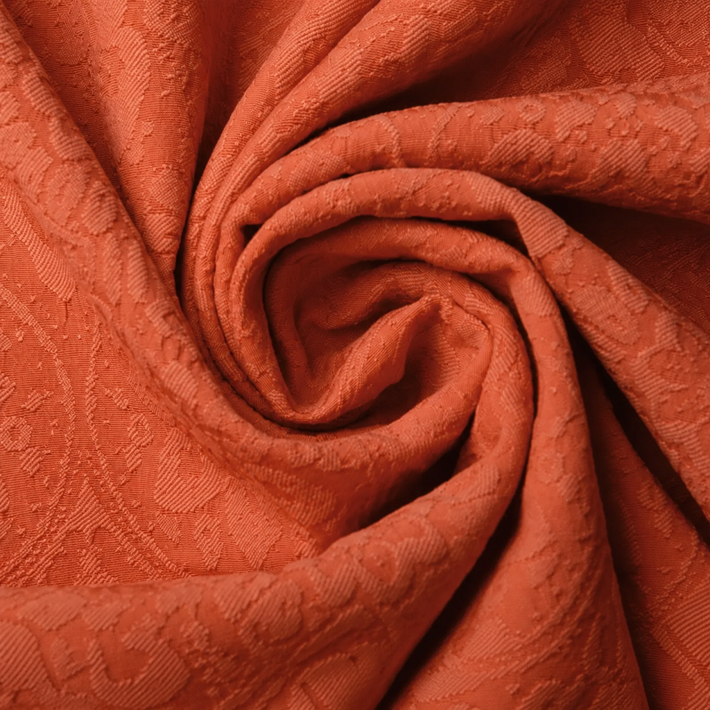 Gedrapeerde jacquard Charissa in warm oranje met ingeweven motief