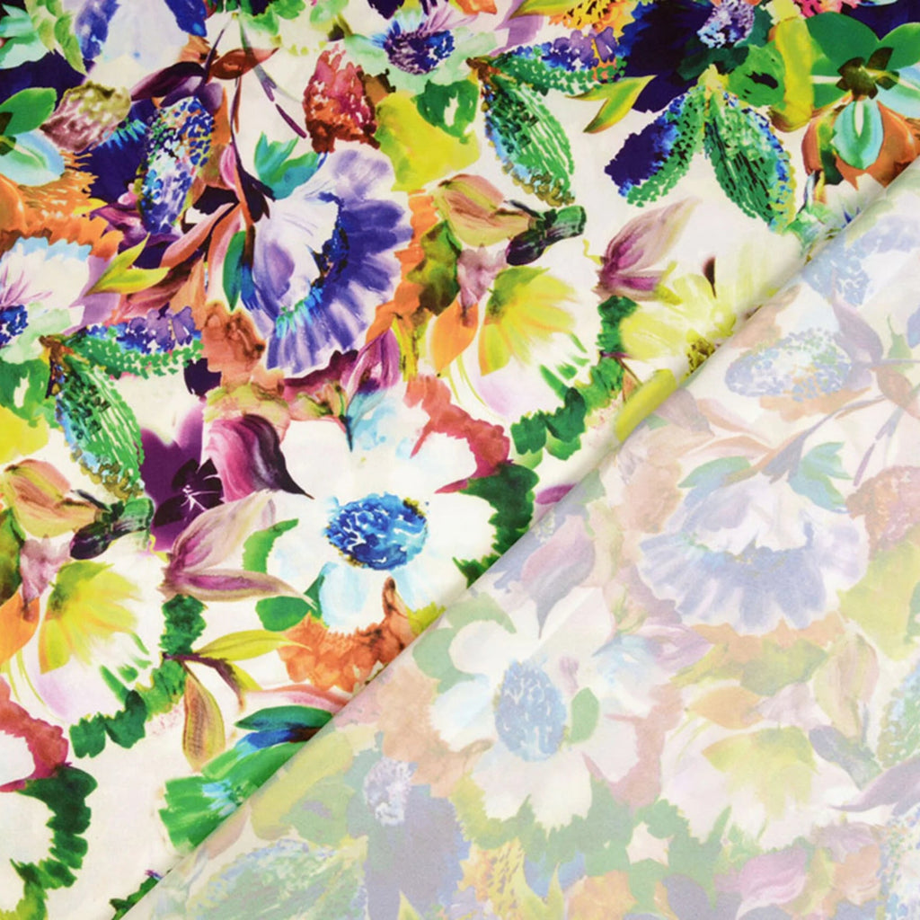 Atelier KVG – kleurrijke stretchsatijn met grote bloemenprint