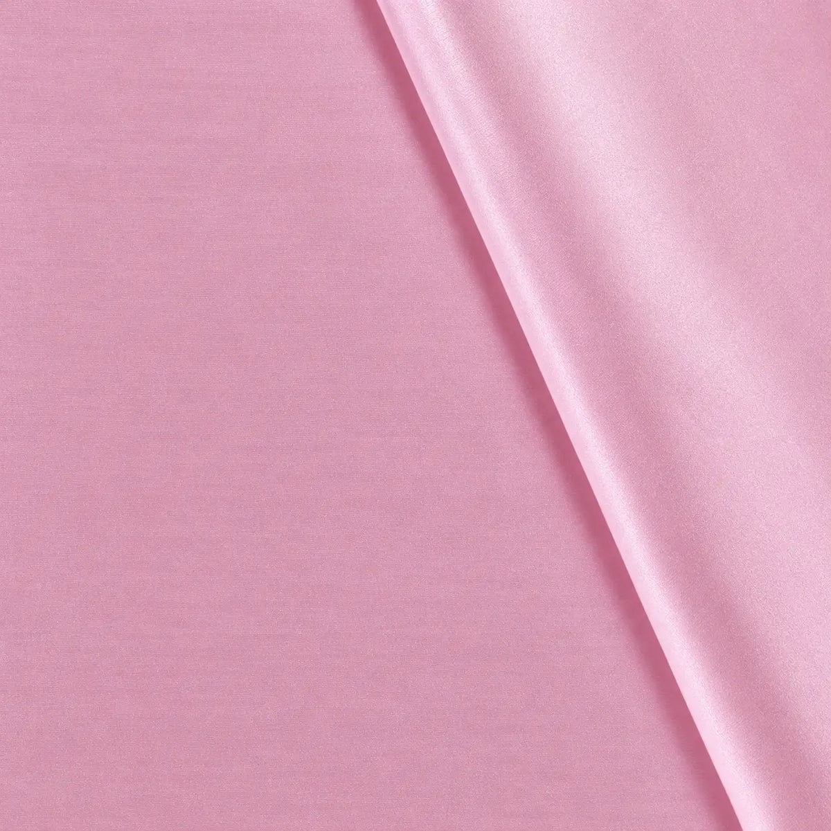 Roze stretchsatijn met een glad en glanzend oppervlak
