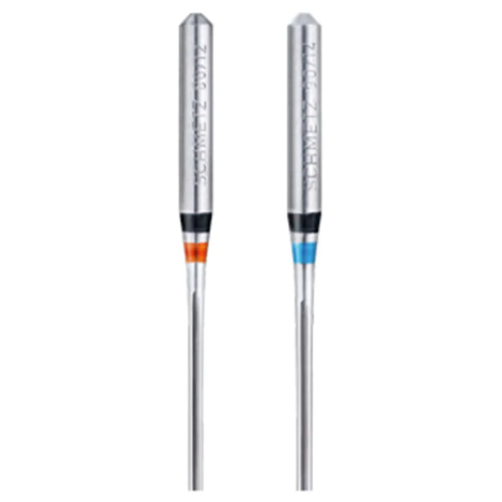 Detail van Schmetz ELx705 SUK CF overlocknaalden met kleurmarkering